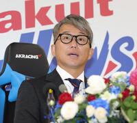 会見で現役生活を振り返る石川（撮影・西岡正）