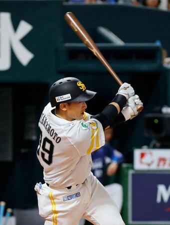 ７回、山本祐が左中間に２点二塁打を放つ