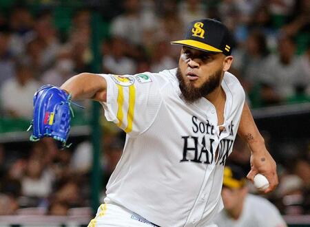 ６回に登板し、三者凡退に抑えたヘルナンデス