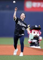 セレモニアルピッチを務めた小祝さくら（撮影・中田匡峻）
