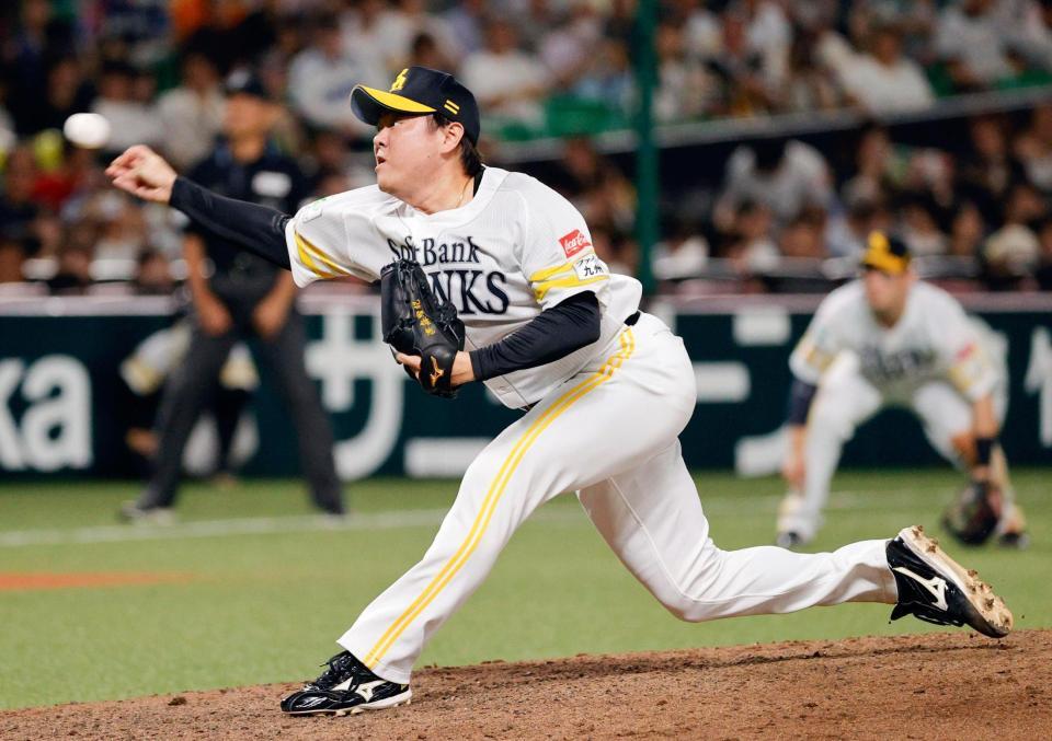 ７回に登板し、三者凡退に抑えた津森