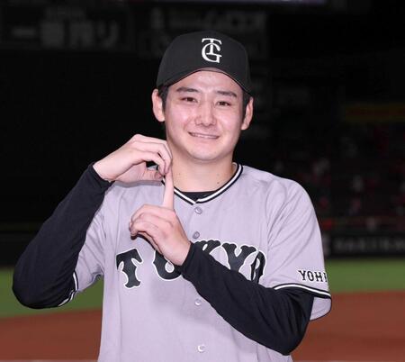 　９勝目を挙げ、ポーズをとる竹丸（撮影・北村雅宏）