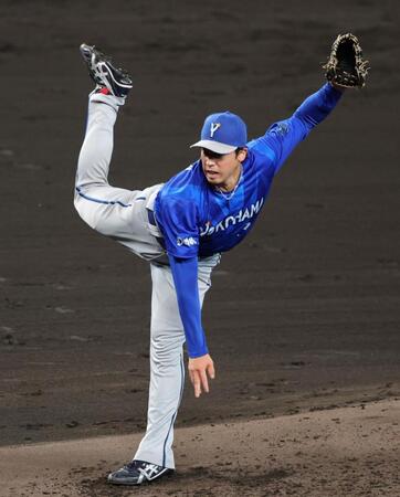 阪神打線を相手に力投する尾形（撮影・立川洋一郎）