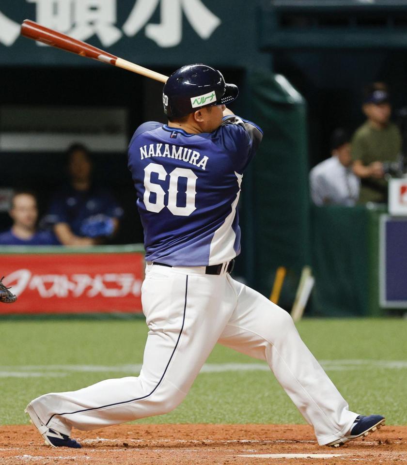 　３回西武２死一、三塁、中村剛が左翼線に適時二塁打を放つ＝みずほペイペイドーム
