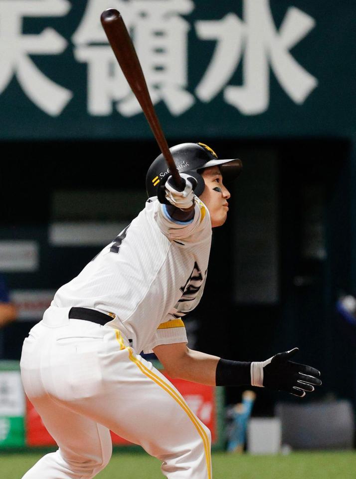 １回、栗原が先制の中犠飛を放つ