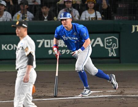 ２回、右前打を放つ筒香（撮影・飯室逸平）