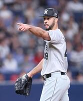 １回、オリックス打線を三者凡退に抑えたルケーシー（撮影・中田匡峻）