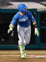 ６回、清宮幸が中越えに３ランを放つ