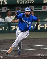７回、適時二塁打を放つエンカーナシオン（撮影・飯室逸平）
