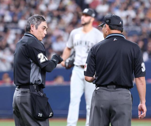 審判団が集まり約３分間中断も説明なし