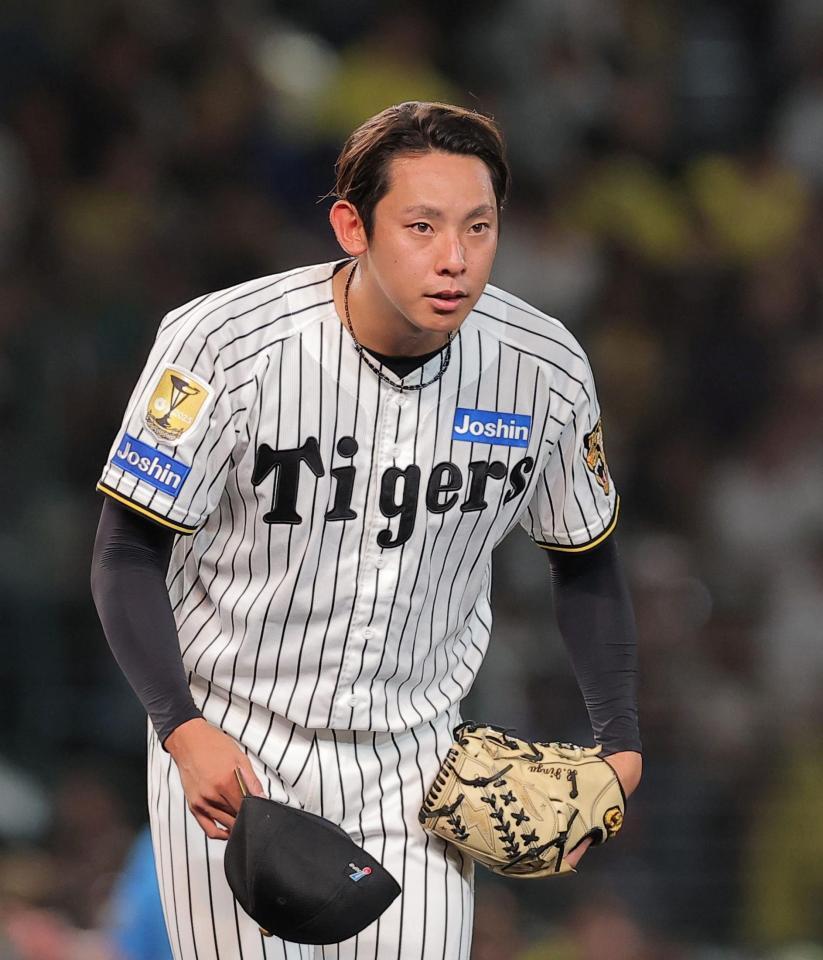 ５回、死球を与えた牧に謝罪する神宮（撮影・西田忠信）