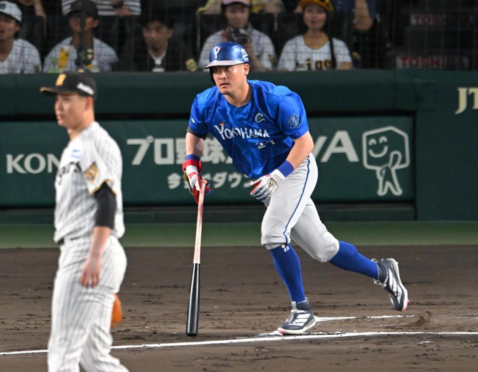 ２回、右前打を放つ筒香（撮影・飯室逸平）