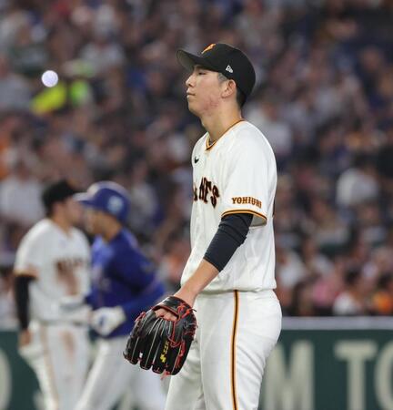 ４回、岡林に３ランを浴びた戸郷（撮影・佐々木彰尚）