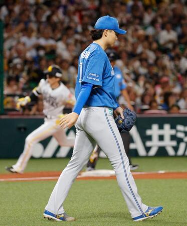 １回、周東（奥）に先制２ランを浴びた山崎
