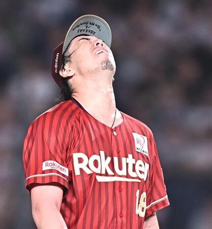 ５回、佐藤を三振に打ち取るが、この回に勝ち越しを許し悔しがる前田健（撮影・開出牧）