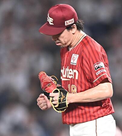 ２回、小川を遊ゴロに打ち取りコブシを握る前田健（撮影・開出牧）