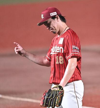 １回、西川を空振り三振に仕留めポーズを決める前田健（撮影・開出牧）