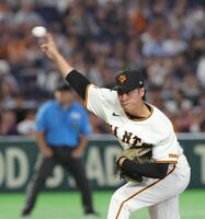 ８回に登板した西舘（撮影・佐々木彰尚）