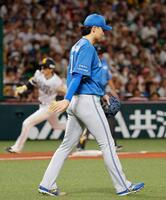１回、周東（奥）に先制２ランを浴びた山崎