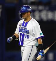 ４回、空振り三振に倒れた戸柱（撮影・石井剣太郎）