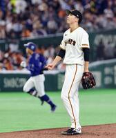 ４回、岡林（奥）に先制３ランを許した戸郷