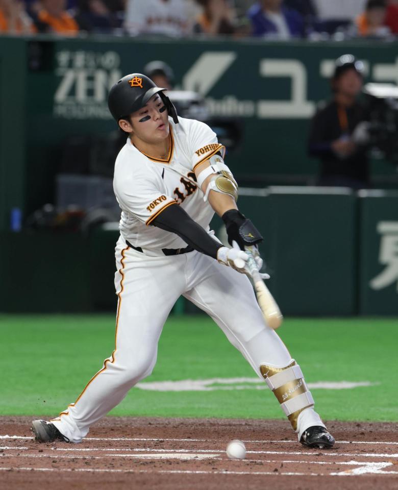 ２回、石塚は投前に内野安打を放つ（撮影・佐々木彰尚）