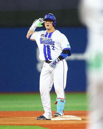 ３回、中前打を放った牧（撮影・石井剣太郎）