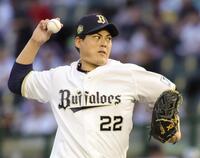 先発の九里（撮影・坂部計介）