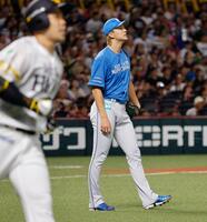 １回、近藤（手前）に先制ソロを浴びた達