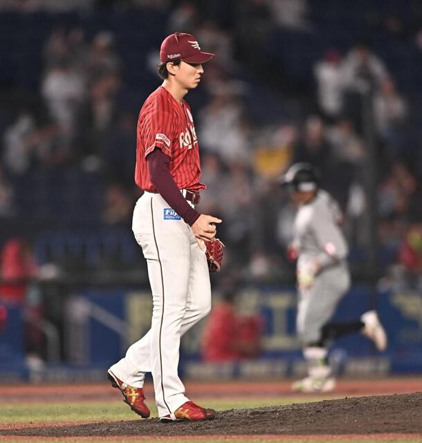 ２回、佐藤（後方）に右越えソロを打たれた荘司（撮影・開出牧）