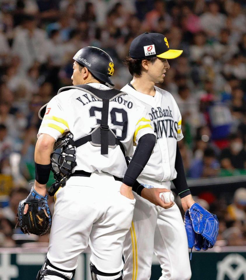 ２回、有薗に適時打を許し捕手・山本祐と話す上沢