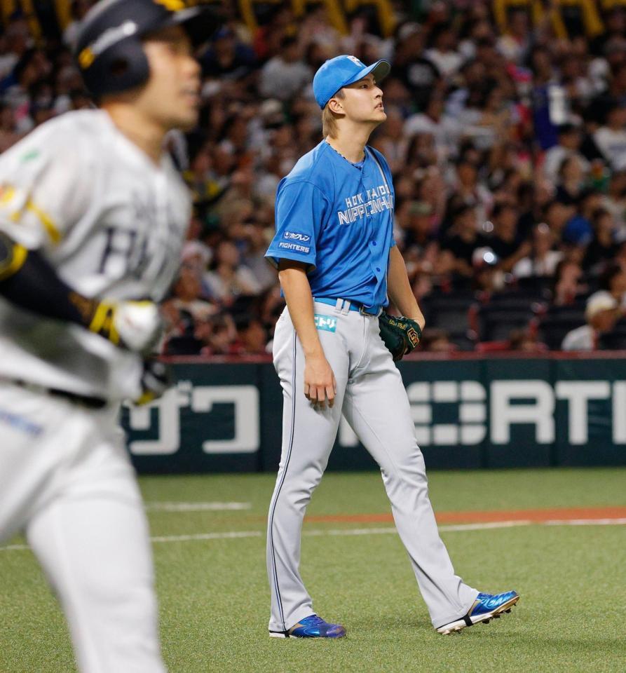１回、近藤（手前）に先制ソロを浴びた達