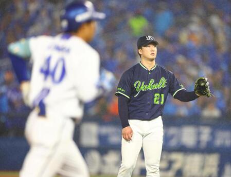 ３回、井上（左）に２ランを許す吉村（撮影・石井剣太郎）