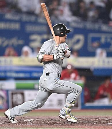 ２回、中前適時打を放つ山崎（撮影・開出牧）