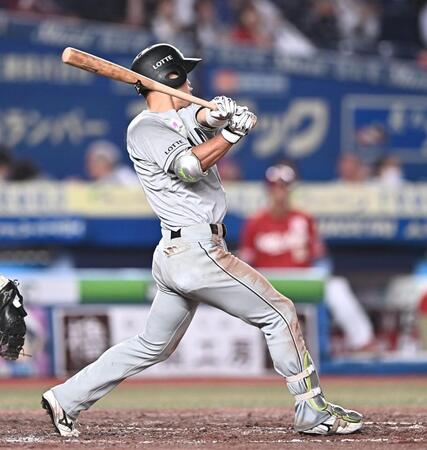 ８回、左前打を放ち猛打賞の山崎（撮影・開出牧）