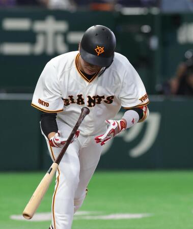 ２回、坂本は右中間に二塁打を放つ（撮影・佐々木彰尚）