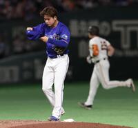 ３回。ダルベックに２ランを浴びた金丸（撮影・佐々木彰尚）