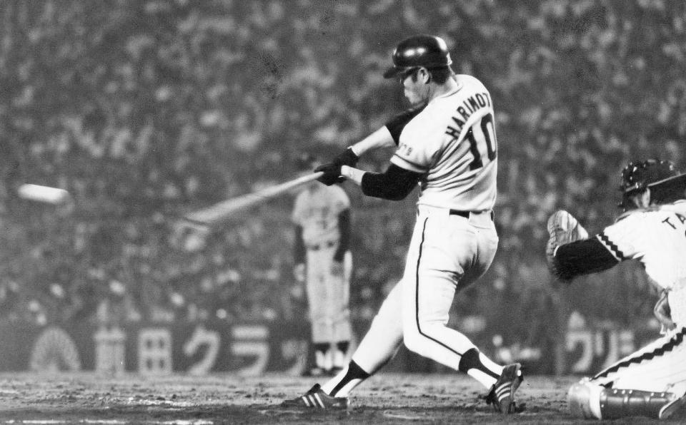 連続試合安打記録を３０に伸ばした張本勲氏＝１９７６年６月２０日