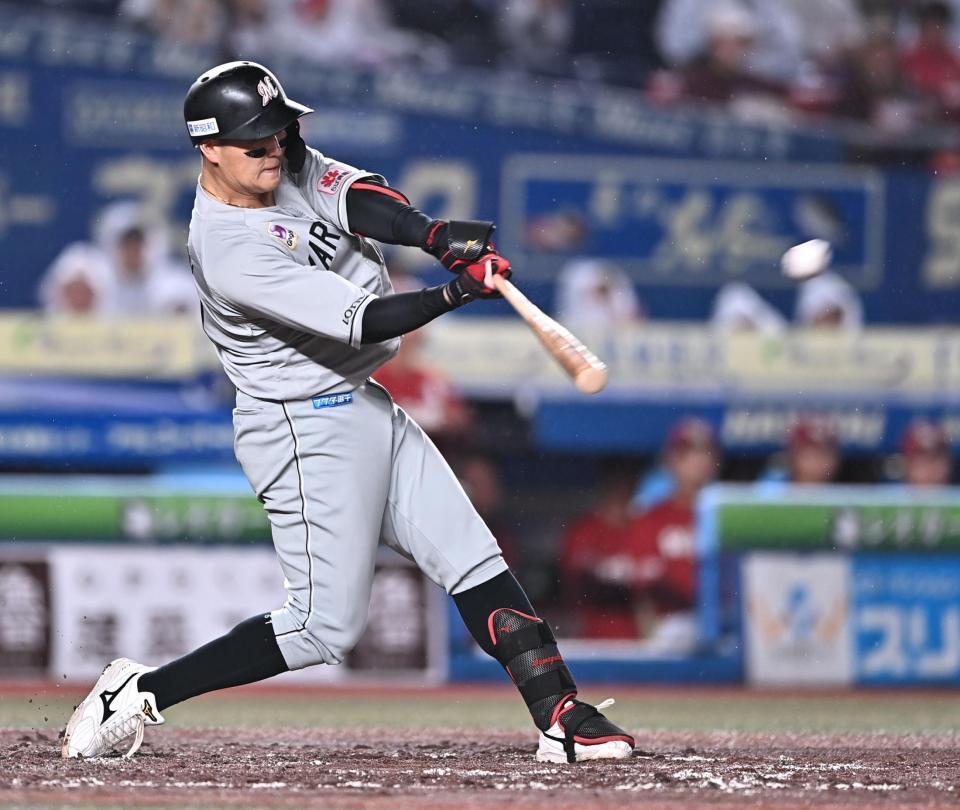 ２回、中越え２点適時二塁打を放つ山口（撮影・開出牧）