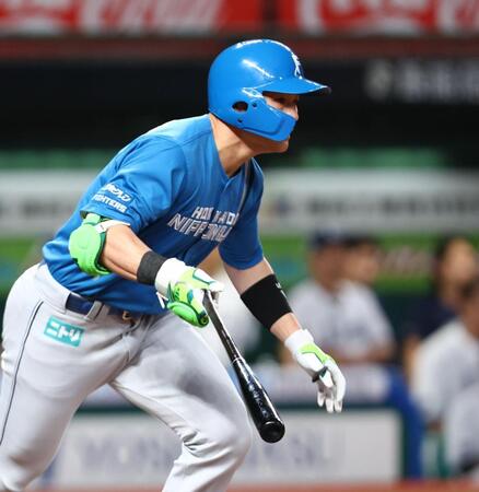 ９回、同点適時打を放つ清宮幸（撮影・中島達哉）