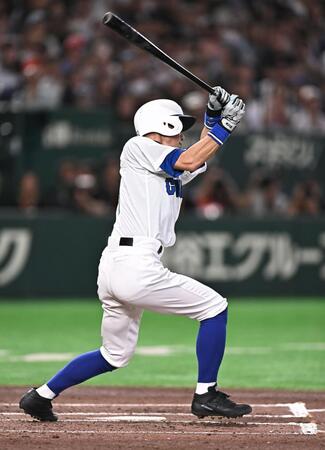３回、右前打を放つイチロー氏（撮影・開出牧）