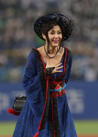 セレモニアルピッチを務めた藤原紀香（撮影・佐々木彰尚）