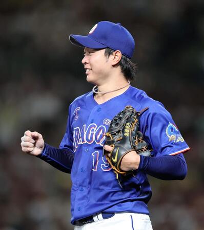 ８回、高橋宏は近本を打ち取りガッツポーズを見せる（撮影・山口登）