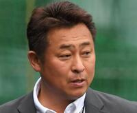 4戦ぶりスタメンのオリックス・杉本が2打席連発 セデーニョと肩組み