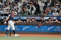 決勝で韓国に敗れた高校日本代表（共同）