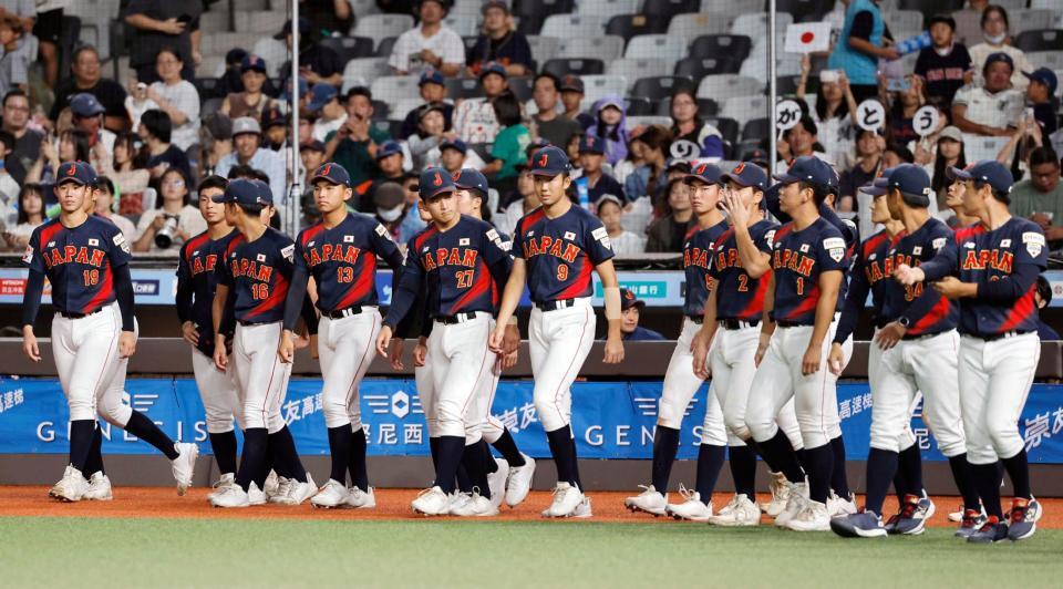 決勝で韓国に敗れた高校日本代表（共同）