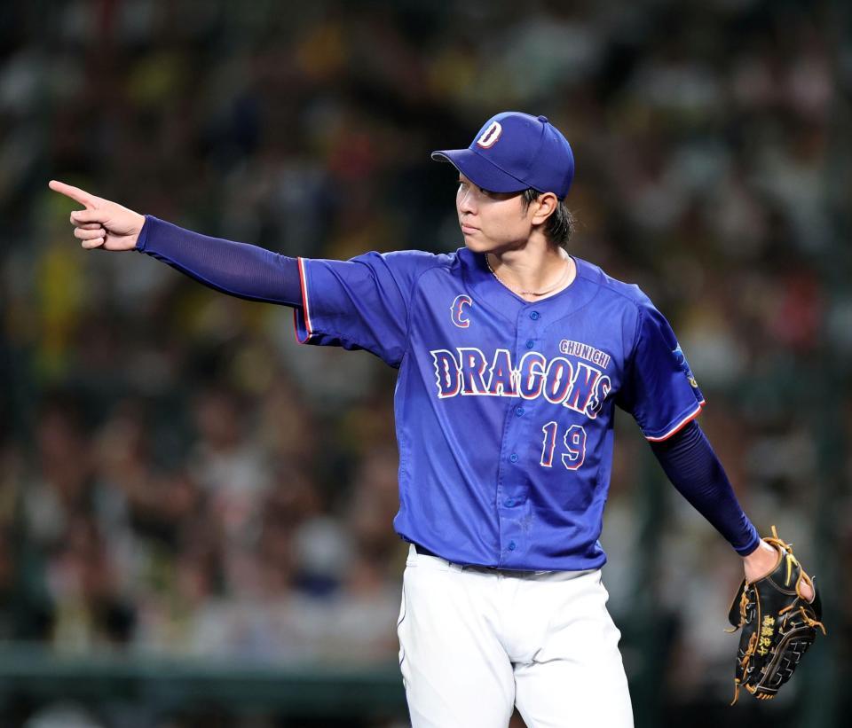 ７回、高橋宏は前川を二塁ゴロに打ち取りベンチに戻る（撮影・山口登）