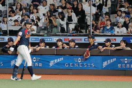 　決勝で韓国に敗れた高校日本代表（共同）