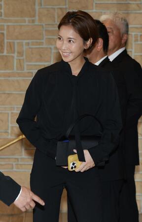 お別れの会に出席したヒロド歩美（撮影・伊藤笙子）