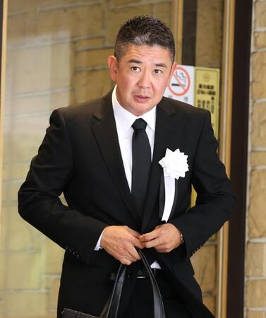 渡辺元智さんのお別れの会に出席した横浜・村田浩明監督（撮影・伊藤笙子）